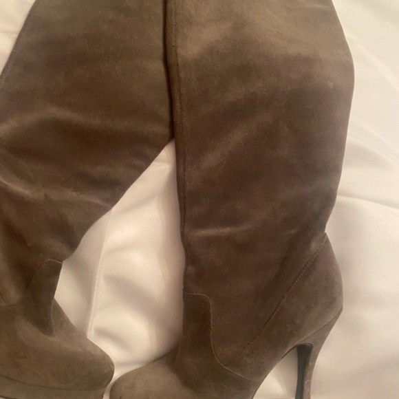 BCBG suede platfor grey tall boots size 6 - Picture 2 of 6